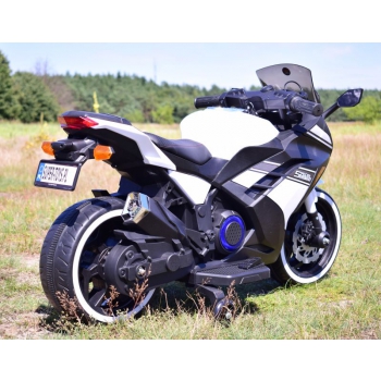 MEGA MOTOR ŚCIGACZ STRONG 2 EXCLUSIVE, ŚWIECĄCE KOŁA, GAZ W MANETCE, HAMULEC/DLS07