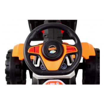 TRAKTOR NA AKUMULATOR Z RUCHOMYM RAMIENIEM - SPYCHACZEM, MIĘKKIE SIEDZENIE/HSD6106B