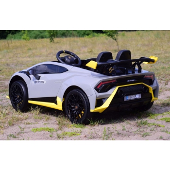 ORYGINALNE DRIFTUJĄCE  LAMBORGHINI  HURACAN STO NA AKUMULATOR/SMT-555-24V