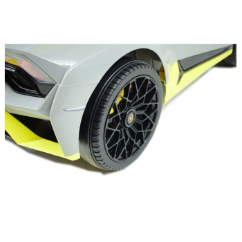 ORYGINALNE DRIFTUJĄCE  LAMBORGHINI  HURACAN STO NA AKUMULATOR/SMT-555-24V